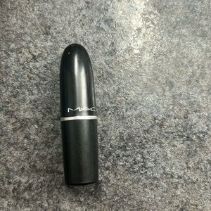 Mac matte lipstick in the shade velvet teddy